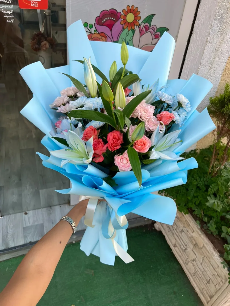 Blueberry – Bouquet bleu, rose & blanc, vue principale, roses, lys, chrysanthèmes et fleurs décoratives bleues